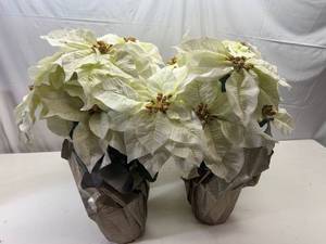 lot 10 image: 4 Large White Pointsettas(Fabric)