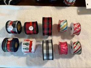 lot 49 image: Christmas Ribbon-wired