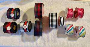 lot 51 image: Christmas Ribbon-wired