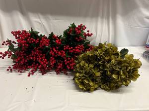 lot 42 image: 5 Hydragea Picks and 12 Berries