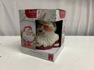 lot 01 image: Santa Claus Wax Warmer