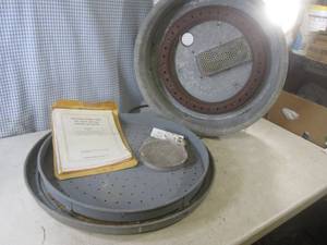 lot 73 image: (BR3) Sears Model 700 Egg Incubator...