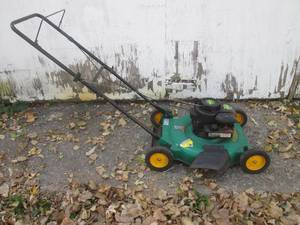 lot 82 image: (UD4) Weed Eater 22 Mower with 4.5...