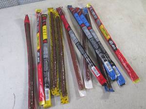 lot 139 image: (B-2) 12 Assorted Jack Links Snack ...