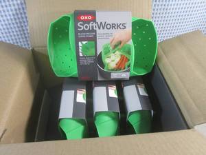 lot 186 image: (F-2) 4 SoftWorks Silicone Pressure...