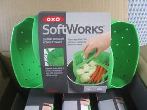 lot 187 image: (F-2) 4 SoftWorks Silicone Pressure...