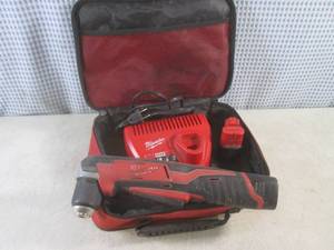 lot 5 image: (CS) Milwaukee M12 Cordless 38 Ri...