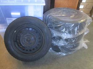 lot 17 image: (FRNT) Set of 4 Bridgestone 18565R...