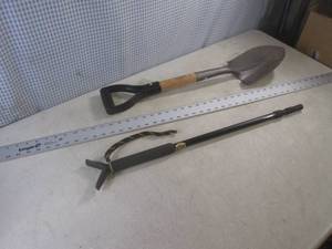 lot 46 image: (F-1) Empire 4 ft Metal Straight Ed...