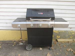 lot 53 image: (OS) Char-Broil Tru Infrared Gas Gr...