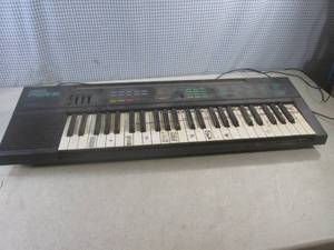lot 61 image: (FS) Yamaha PSR-6 Electric Keyboard...