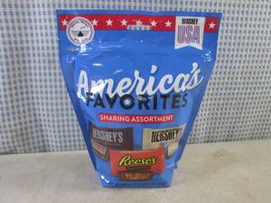 lot 331 image: (B-2) Bag of Americas Favorites Sh...