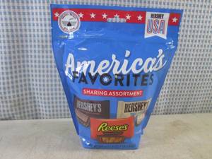 lot 332 image: (B-2) Bag of Americas Favorites Sh...