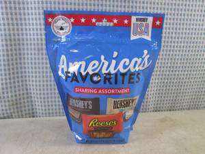 lot 333 image: (B-2) Bag of Americas Favorites Sh...