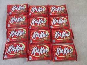 lot 346 image: (B-1) 12 Kit Kat Candy Bars Past Da...