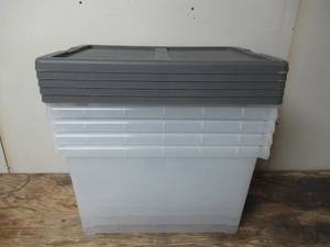 lot 148 image: Lot of 5 Large Latching Clear Storage Box - Brightroom