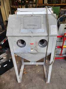 lot 5 image: Dayton Sandblasting cabinet