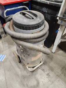 lot 18 image: Craftsman Shop Vac