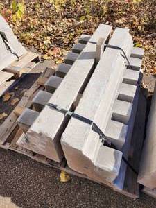 lot 32 image: Architectural Stone Elements (pallet #3)