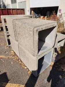 lot 34 image: Concrete Waste Castles Qty 10