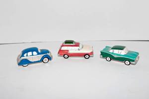 lot 251 image: Department 56 Set of 3 Classic Cars The Original Snow Village Accessories