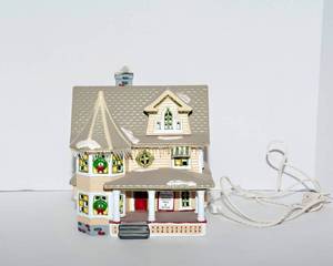 lot 258 image: Department 56 The Doctors House The Original Snow Village