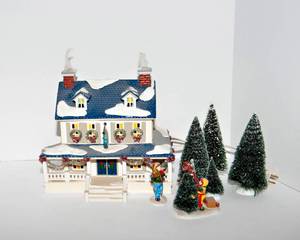 lot 272 image: Department 56 Snowy Pines Inn The Original Snow Village Gift Set