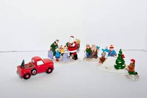 lot 279 image: Department 56 Snowball Fort, Pick-Up and Delivery, and A Visit With Santa The Original Snow Village Accessories