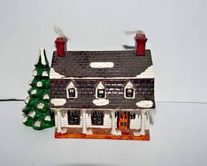lot 314 image: 1986 Yuletide Dutch Colonial House Christmas Village Ceramic