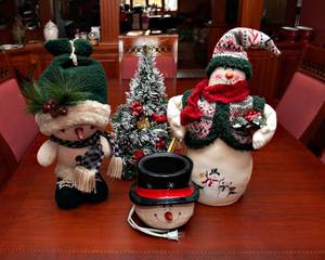 lot 332 image: Snowman Decor