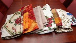lot 335 image: Holiday Table Clothes and a Runner