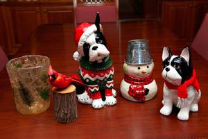 lot 339 image: Holiday Figurines