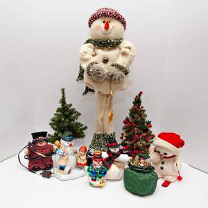 lot 343 image: Snowmen and Christmas Trees Decor