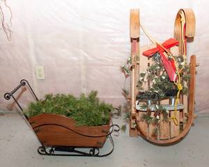 lot 357 image: Holiday Sled Decor