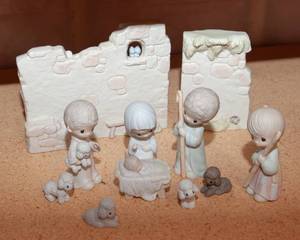 lot 364 image: Precious Moments Nativity Scene