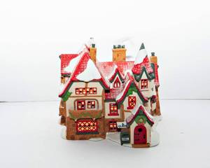 lot 374 image: Department 56 Santas Workshop Heritage Village Collection North Pole Series