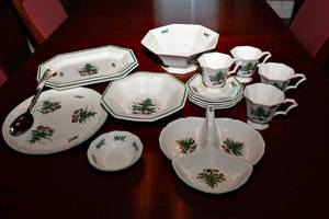 lot 375 image: Christmastime By Nikko Dishes