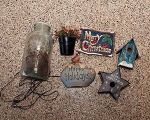 lot 378 image: Miscellaneous Holiday Decor