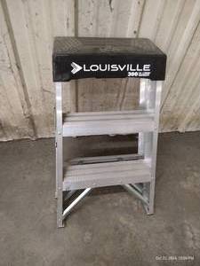 lot 32 image: Louisville 2 Aluminum Stepladder