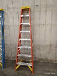 lot 34 image: Werner 8 Fiberglass Stepladder