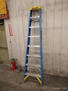lot 37 image: Werner 8 Fiberglass Stepladder