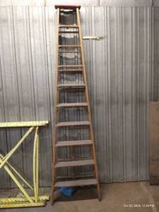 lot 65 image: Watling 10 Wood Stepladder
