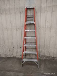 lot 72 image: Werner 8 Fiberglass Stepladder