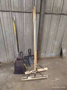 lot 76 image: Miscellaneous Brooms & Dustpans