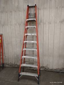 lot 78 image: Werner 10 Fiberglass Stepladder