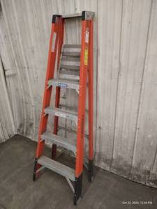 lot 79 image: Werner 6 Fiberglass Stepladder