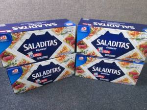 lot 38 image: 4- 18.6 oz Saladitas Saltine Cracke...