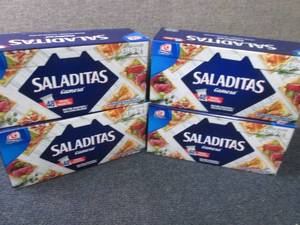 lot 39 image: 4- 18.6 oz Saladitas Saltine Cracke...