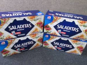 lot 40 image: 4- 18.6 oz Saladitas Saltine Cracke...
