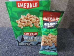lot 50 image: 12- 1.25 oz Emerald Salt & Pepper C...
